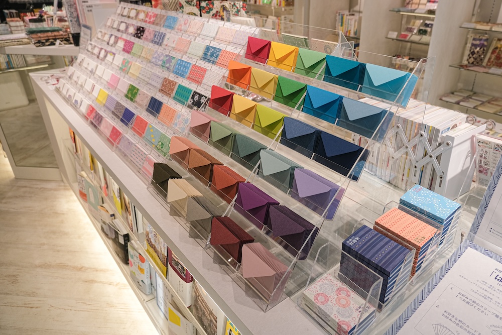 触摸纸张，接触文化的书店“再灯社书店”